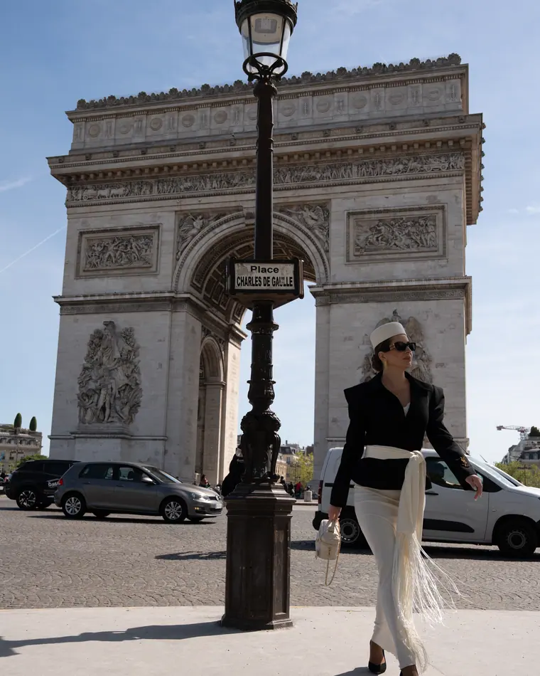 Solo photoshoot in Paris at the Arc de Triomphe
