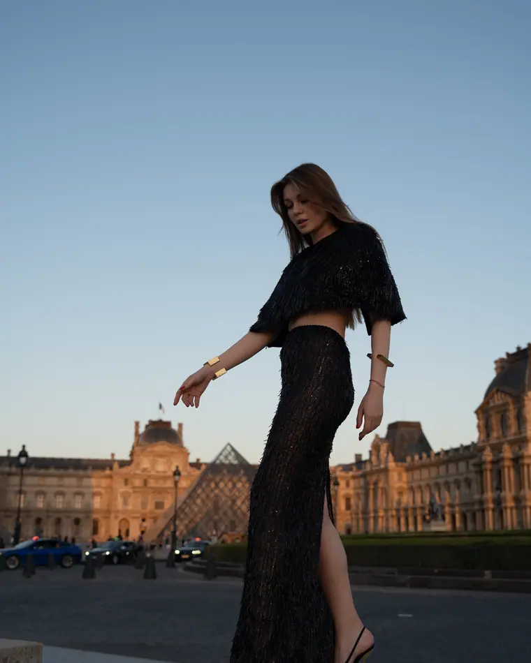 Solo photoshoot in Paris at the Louvre Pyramid