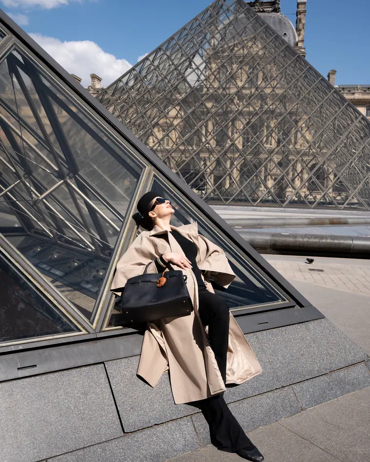 Solo photoshoot in Paris at the Louvre Pyramid
